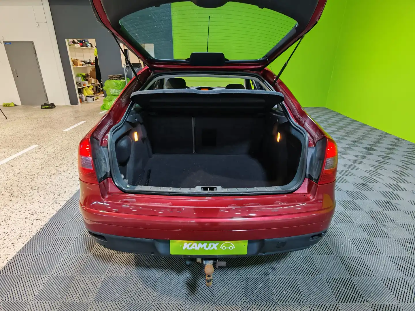 car-image