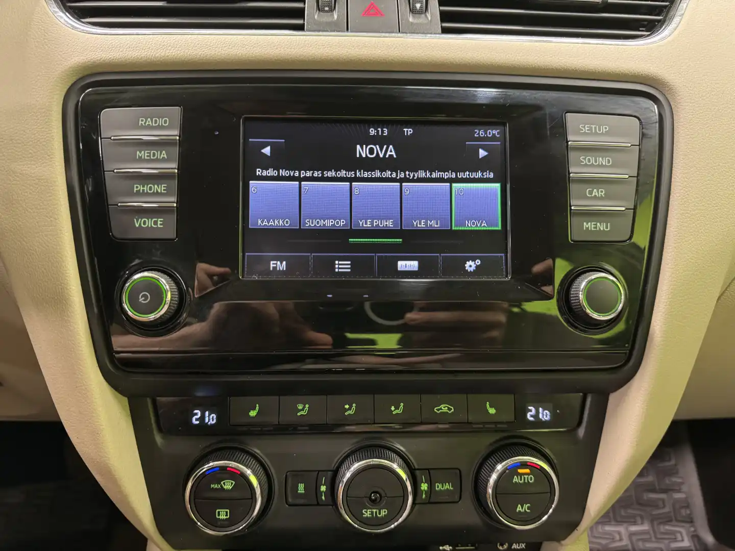 car-image