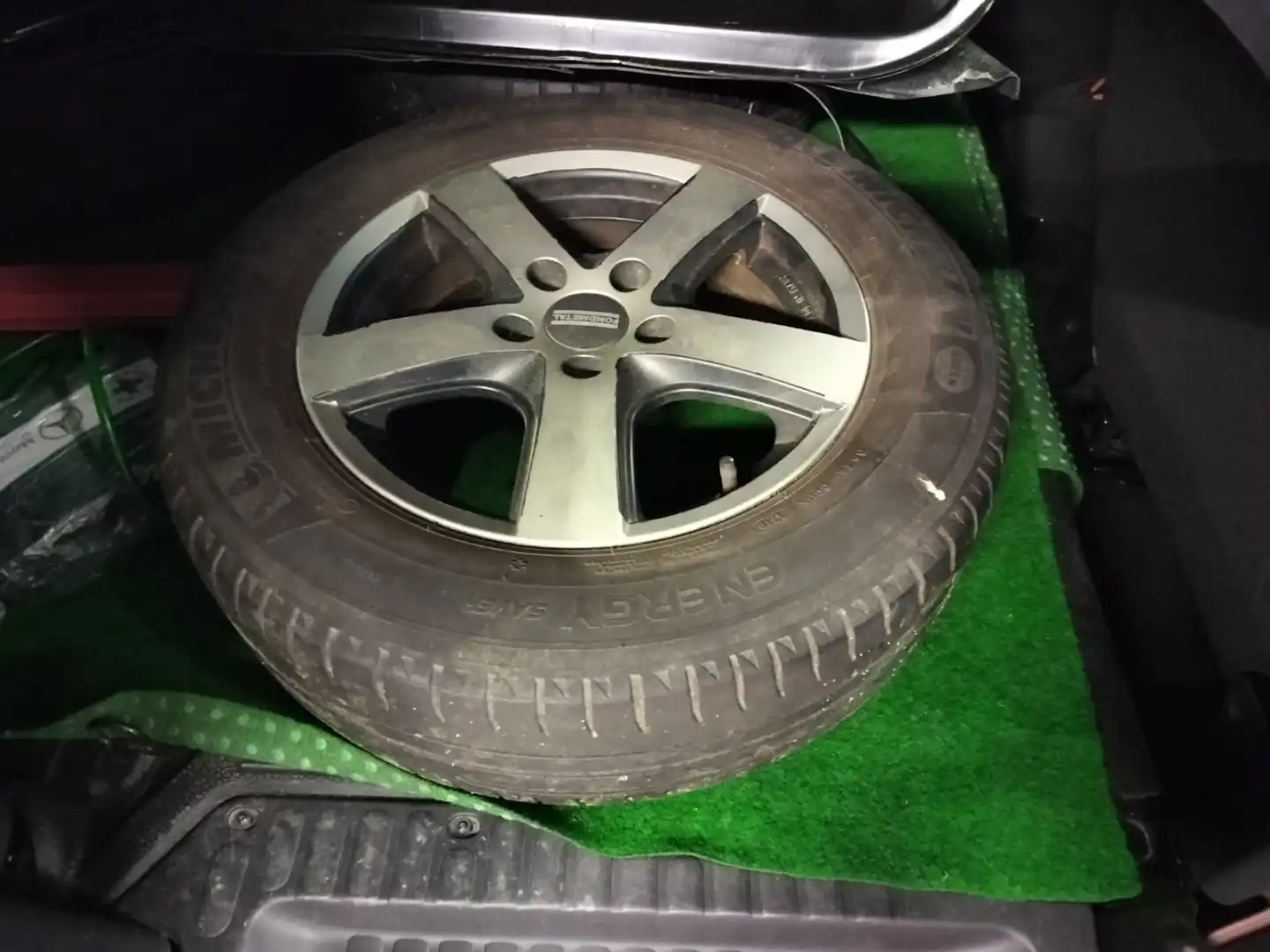 car-image