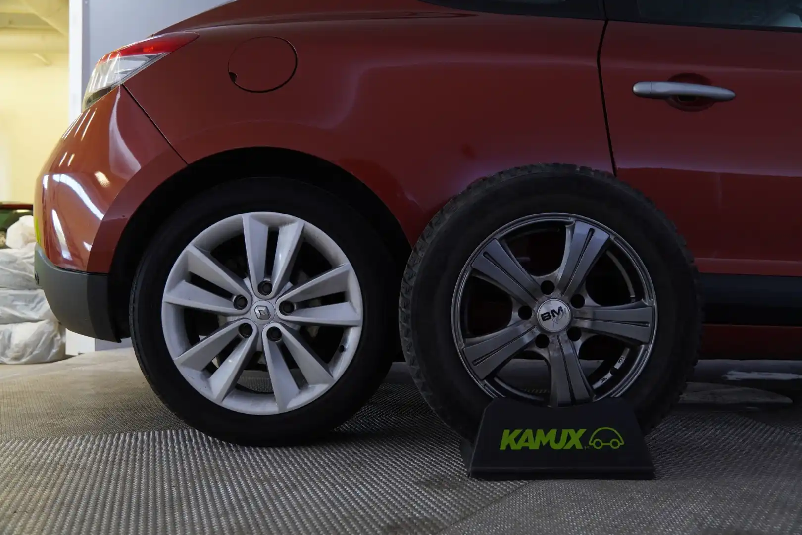 car-image
