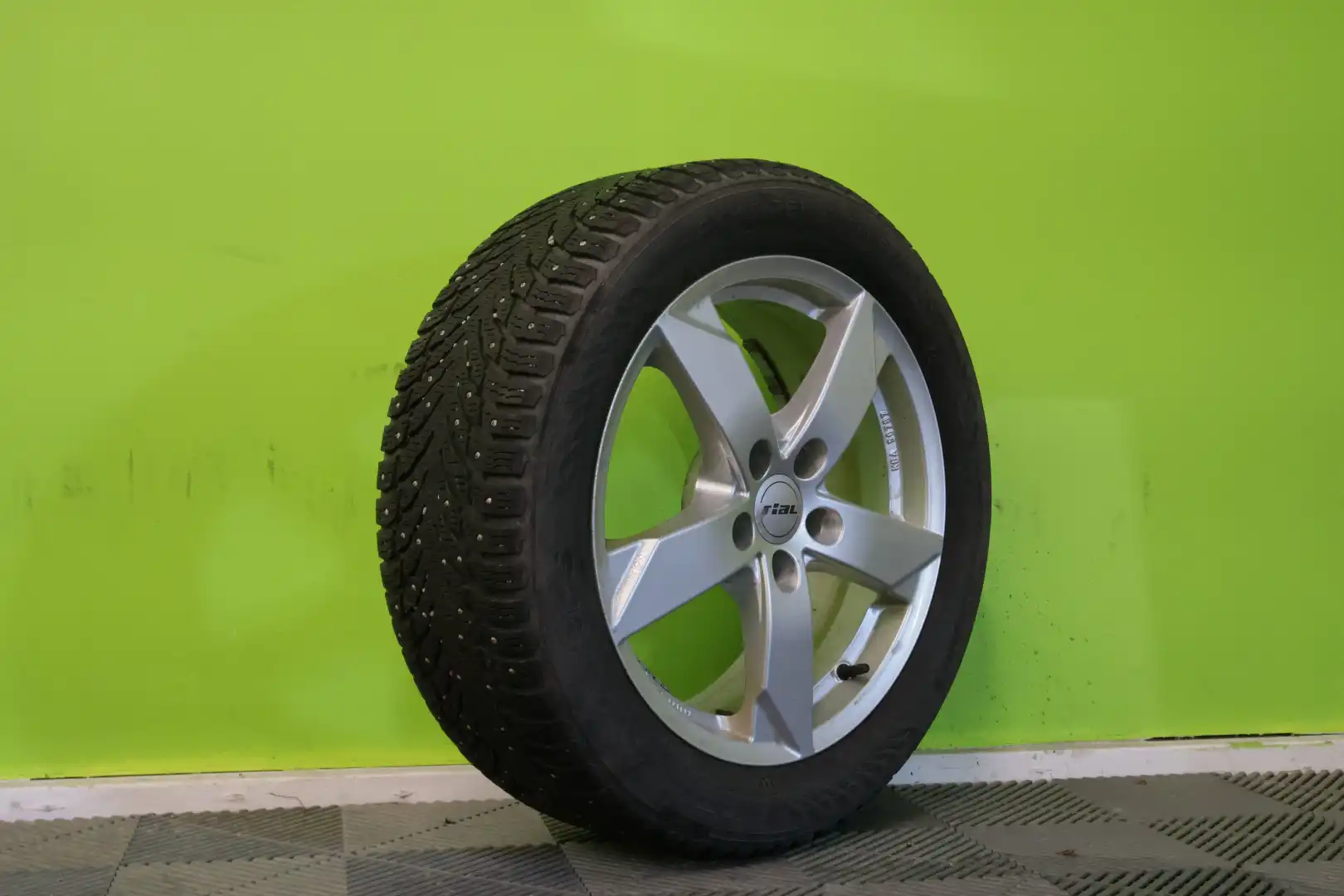 car-image