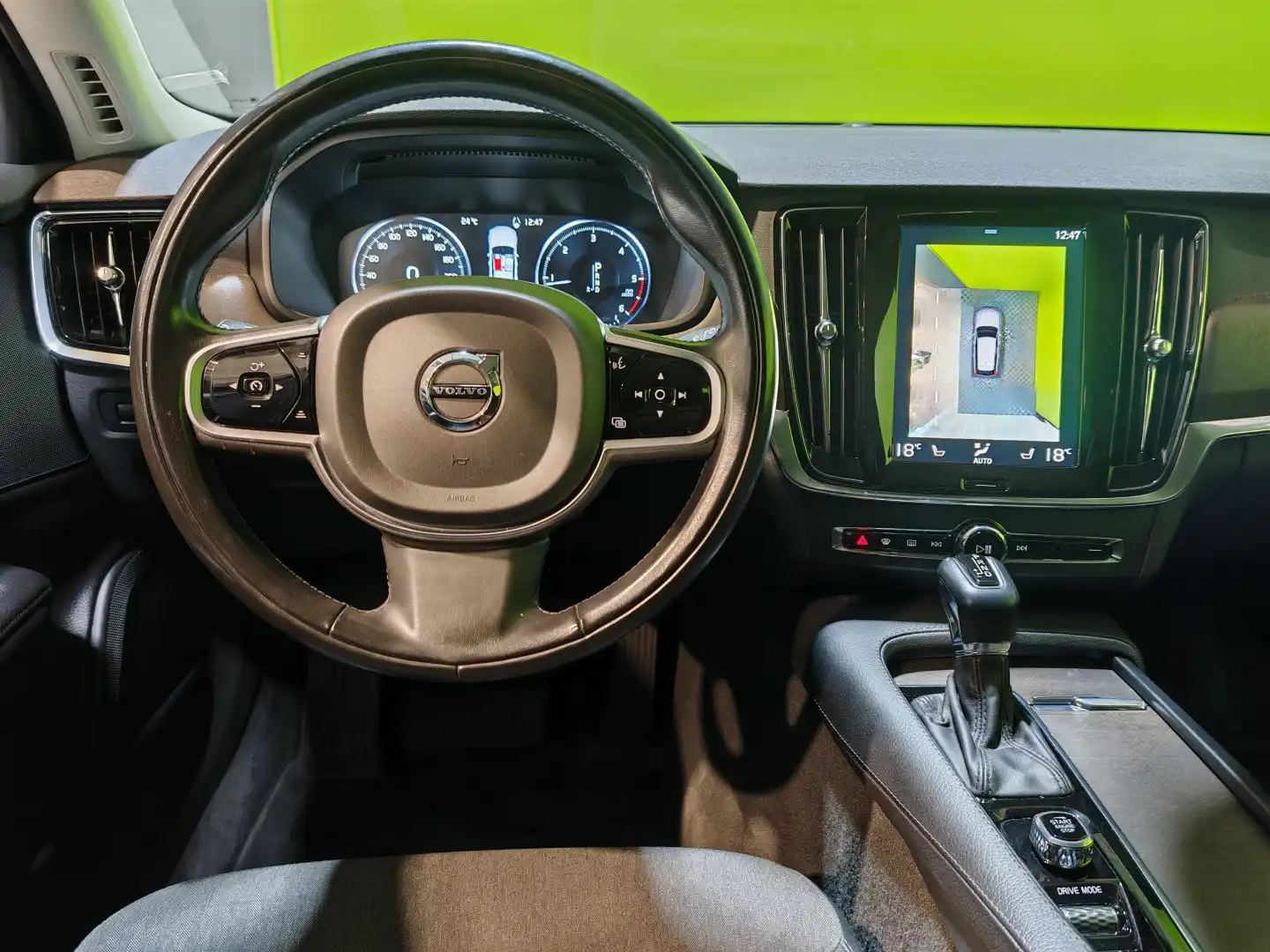 car-image