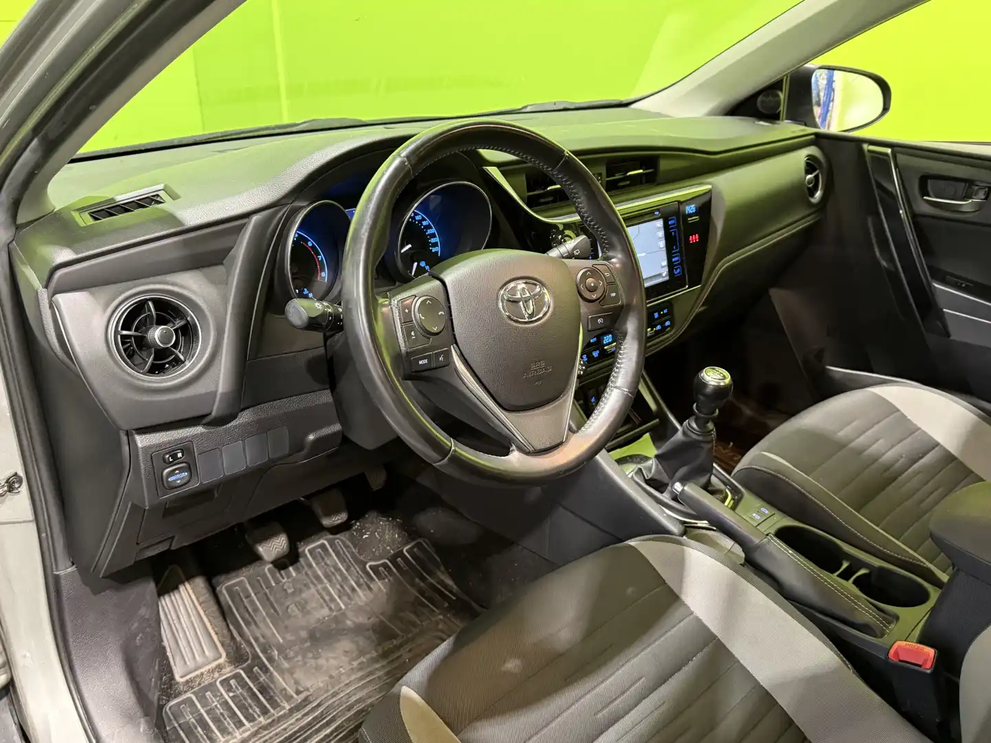 car-image