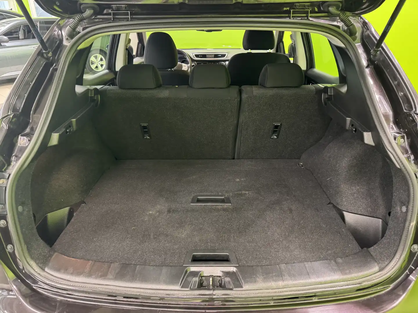 car-image