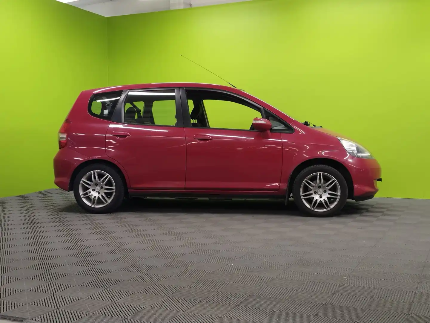 car-image