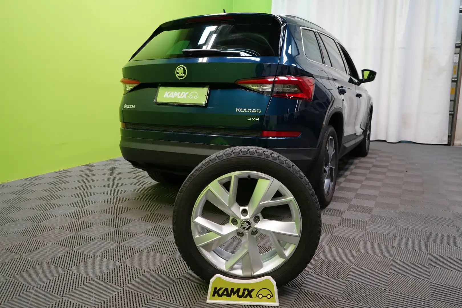 car-image