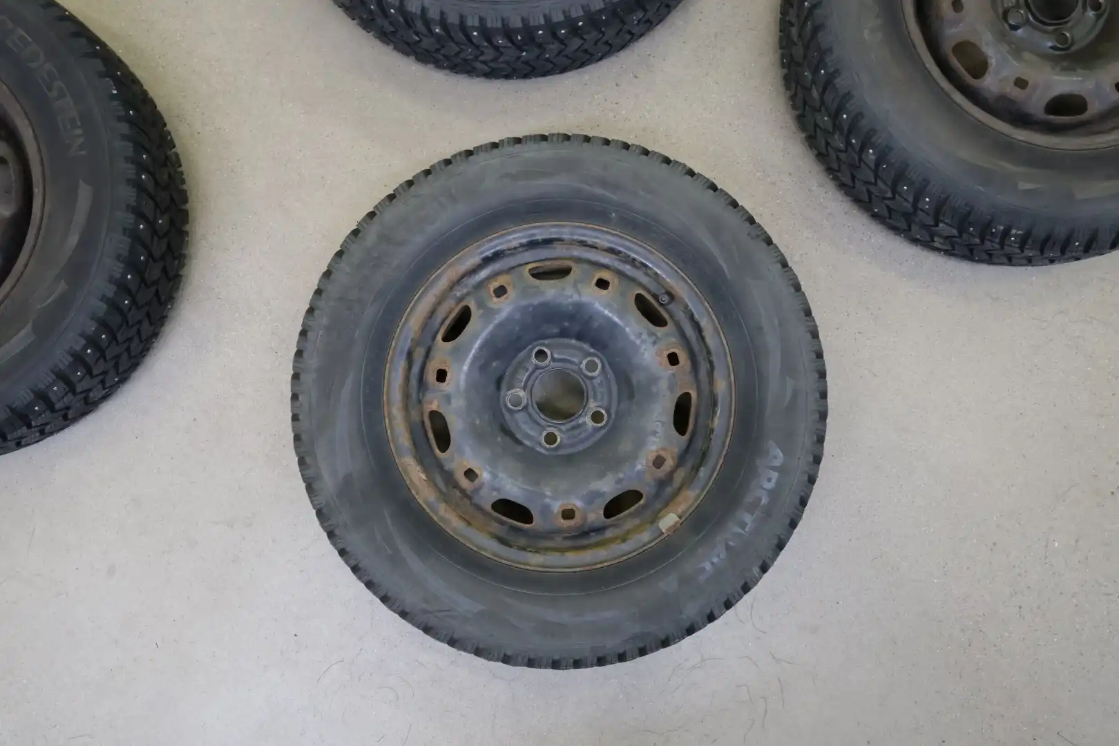 car-image