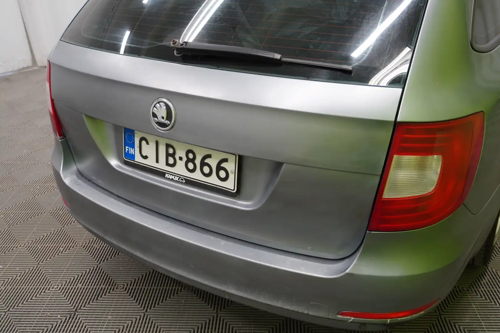 car-image