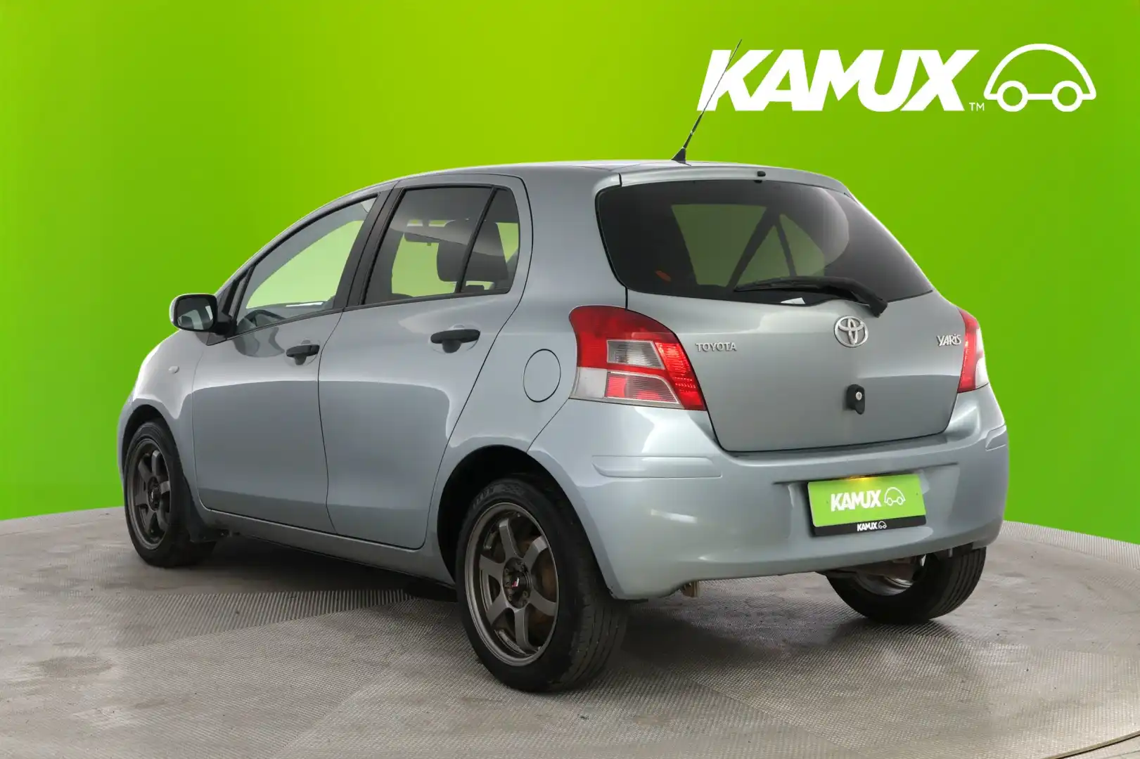 car-image