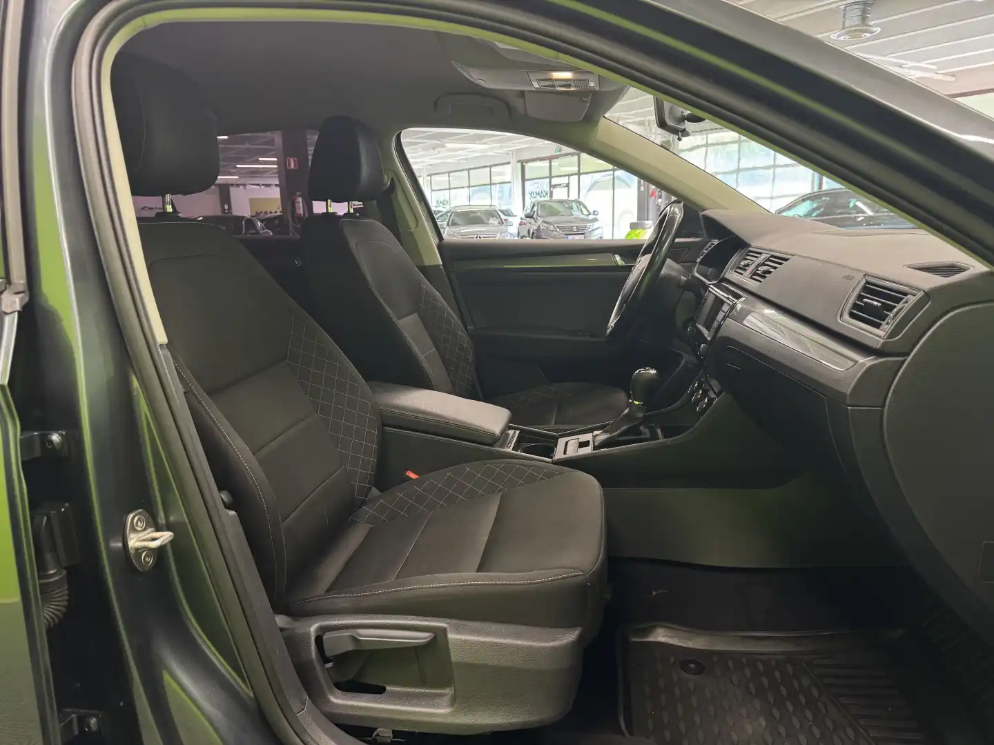 car-image