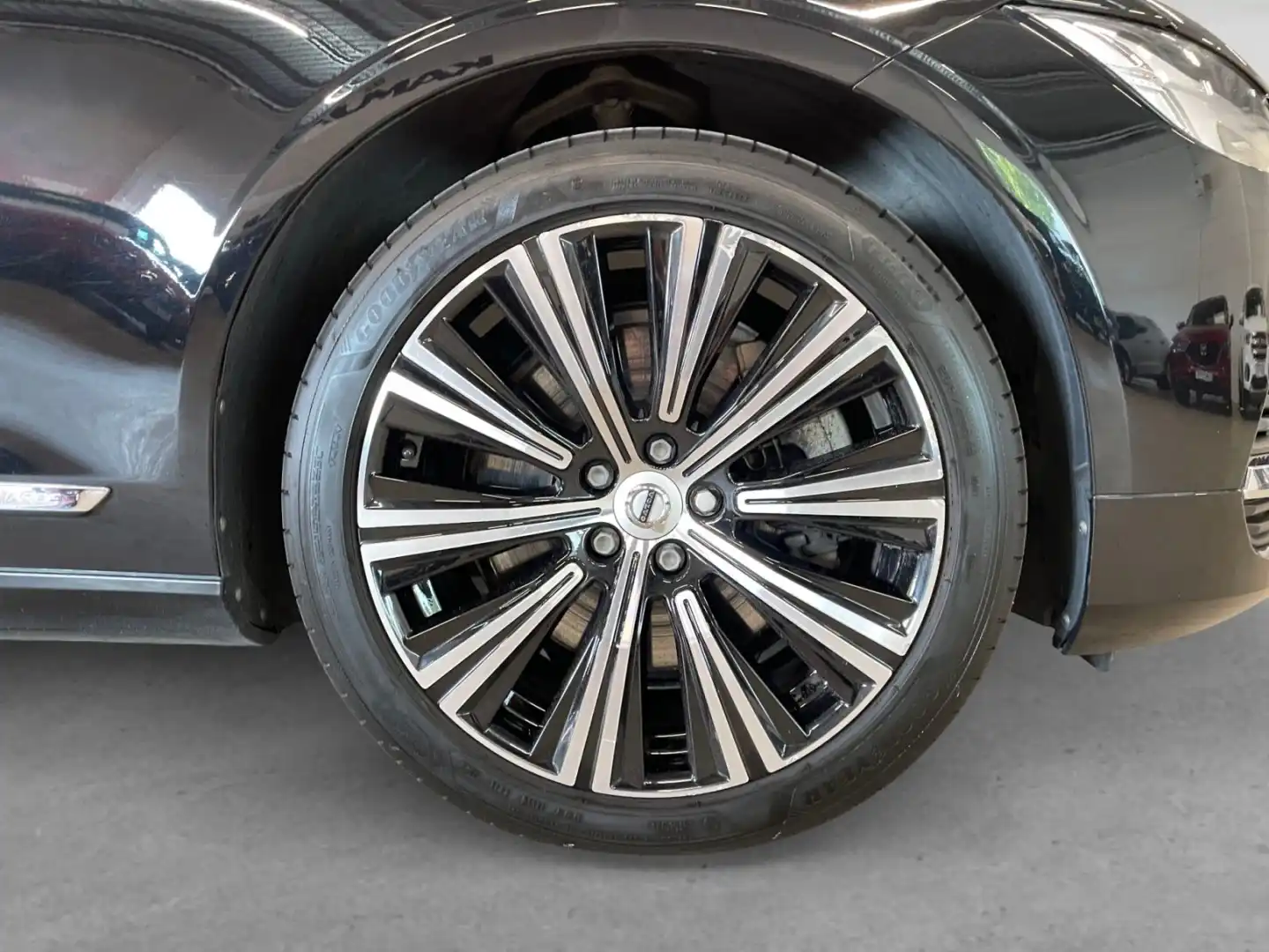 car-image