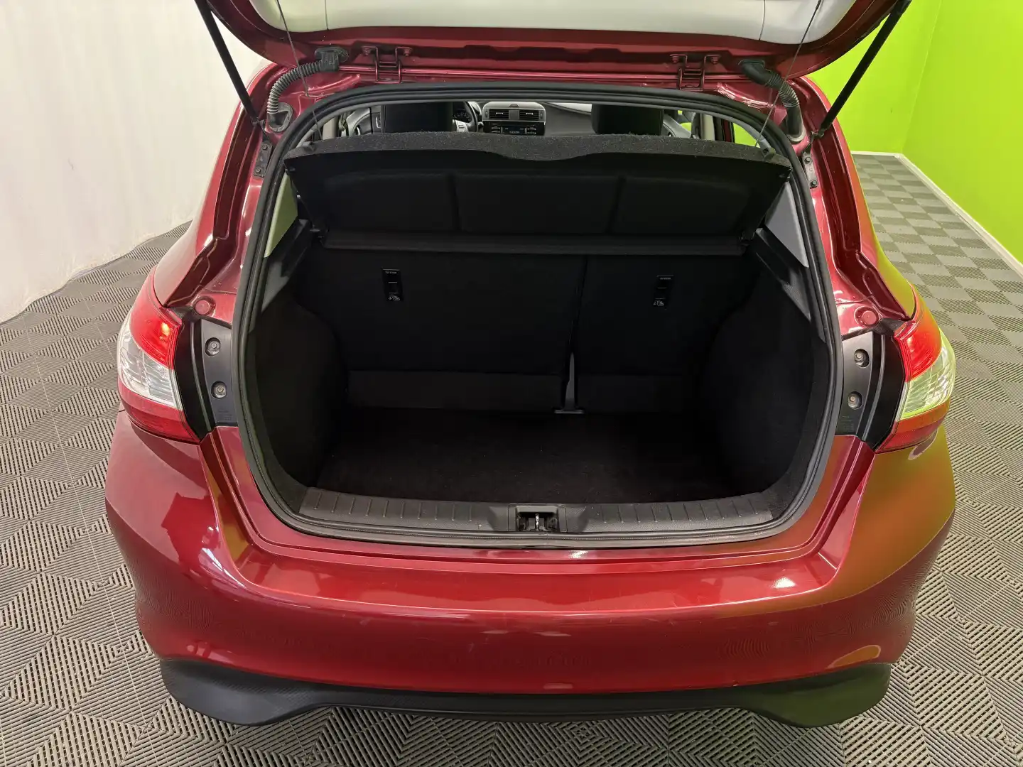 car-image