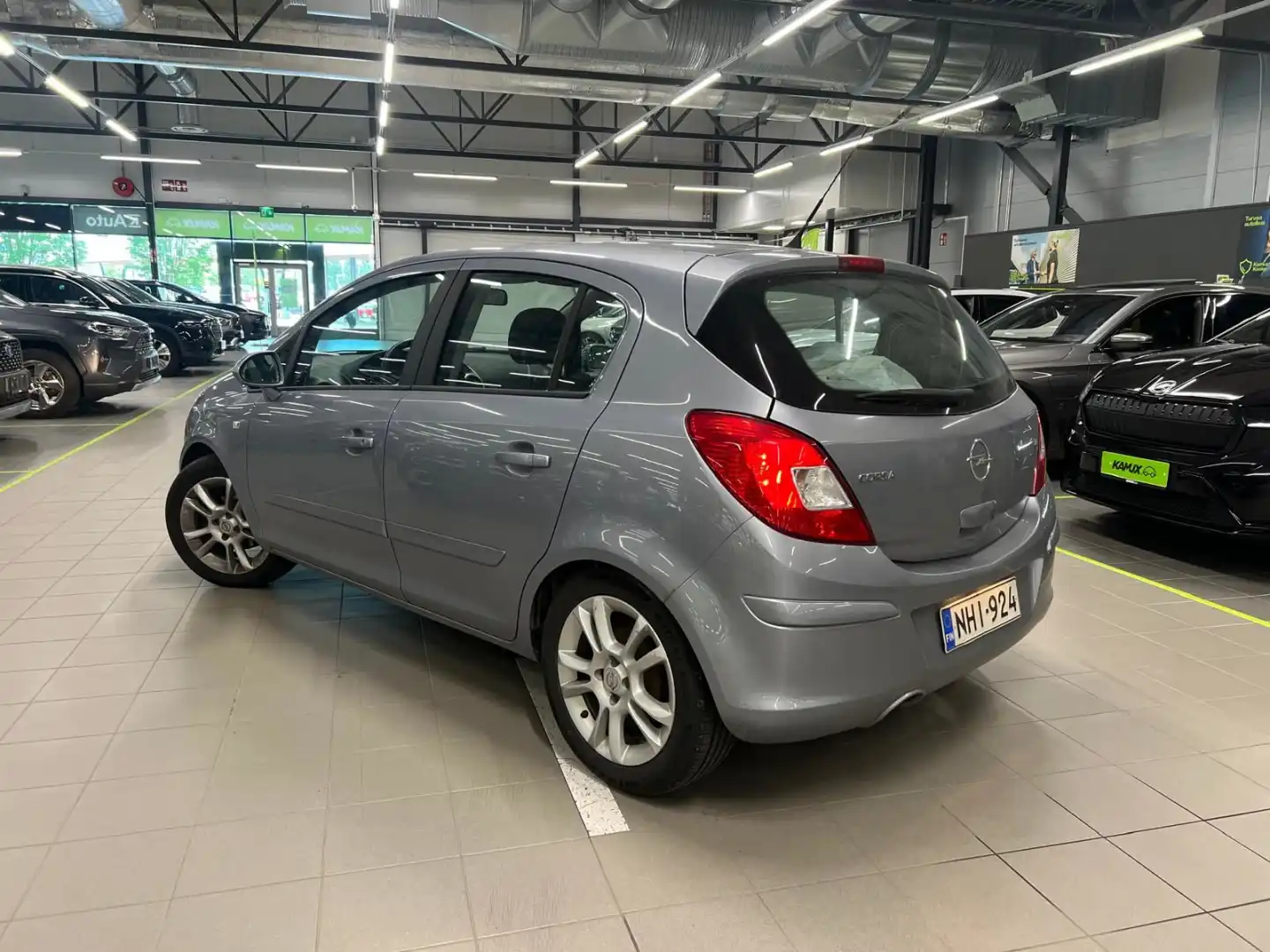 car-image