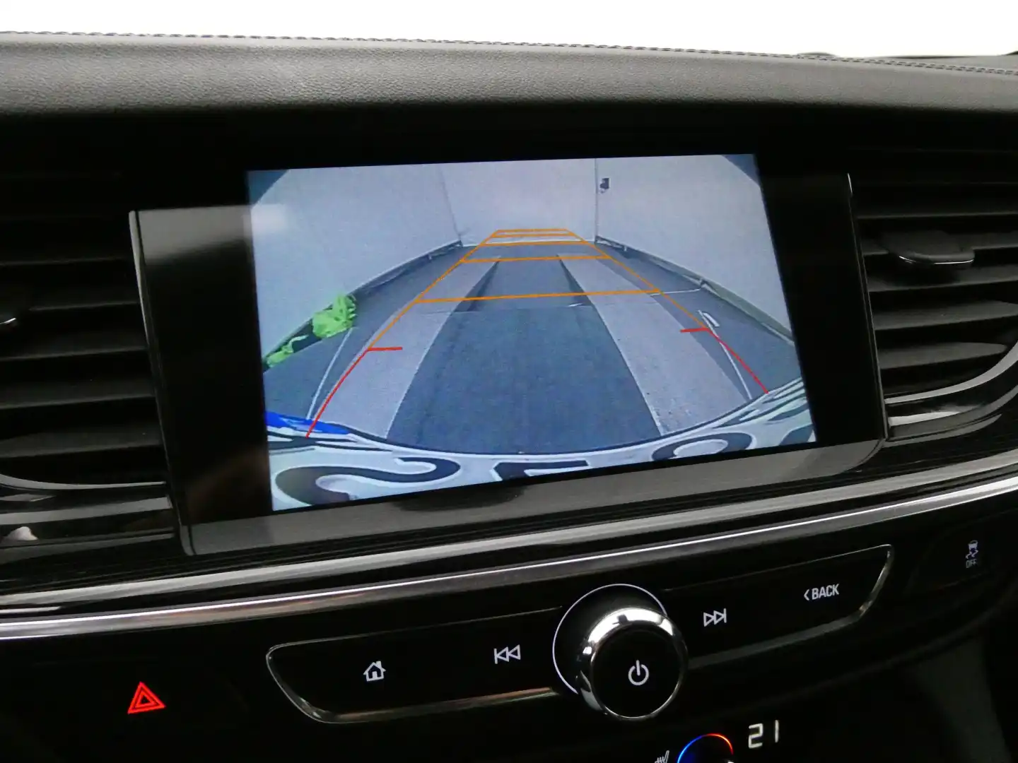 car-image