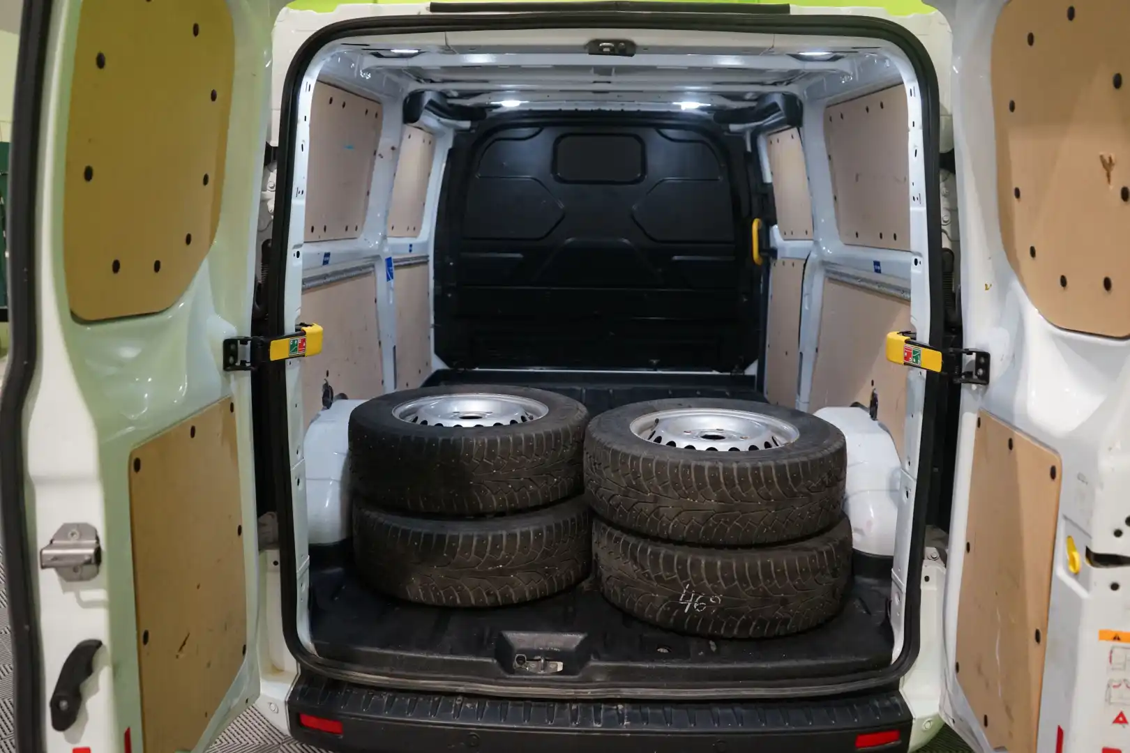 car-image