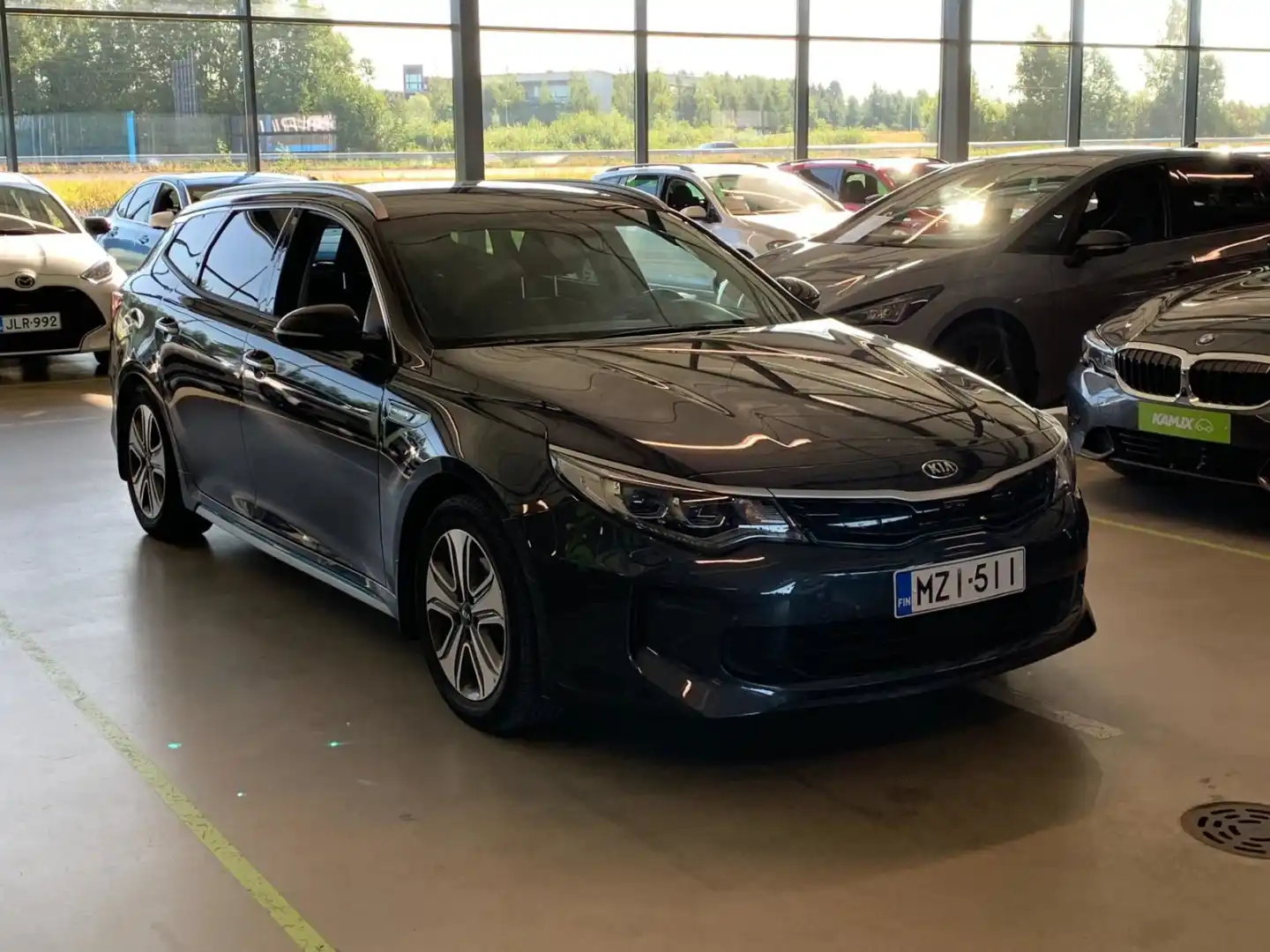 car-image