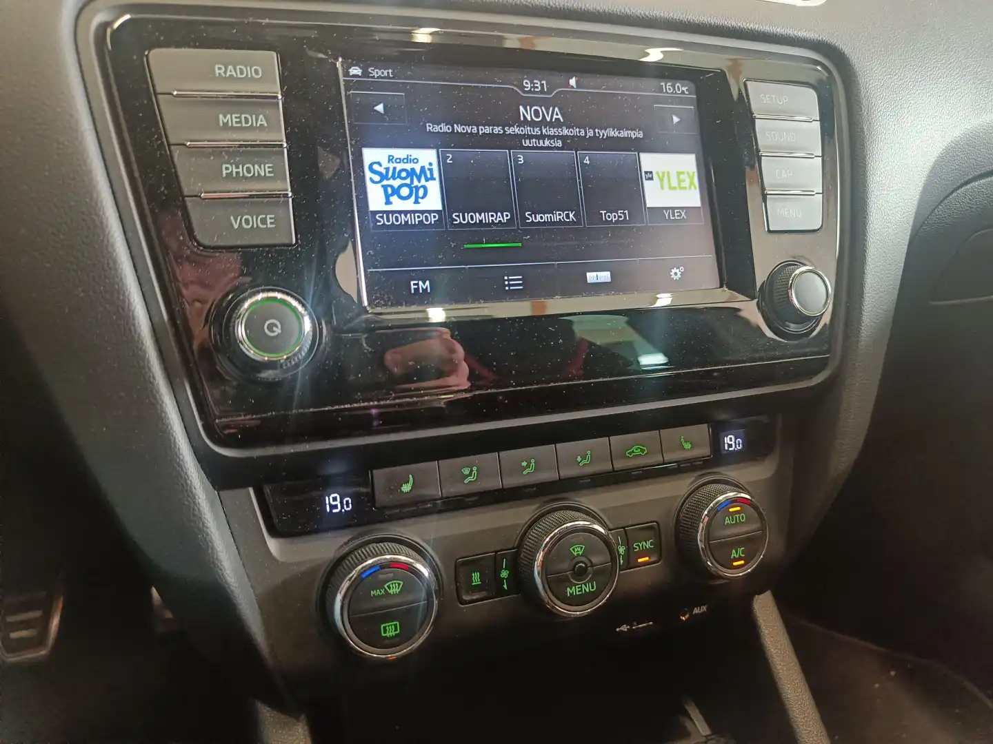 car-image