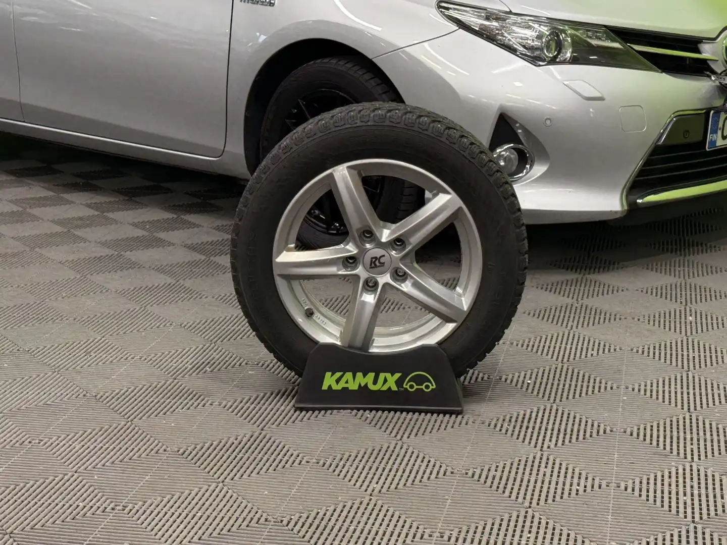 car-image