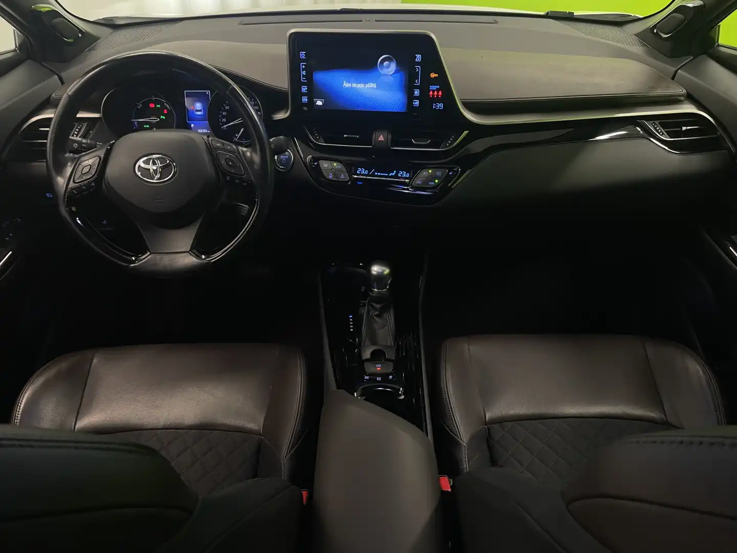 car-image