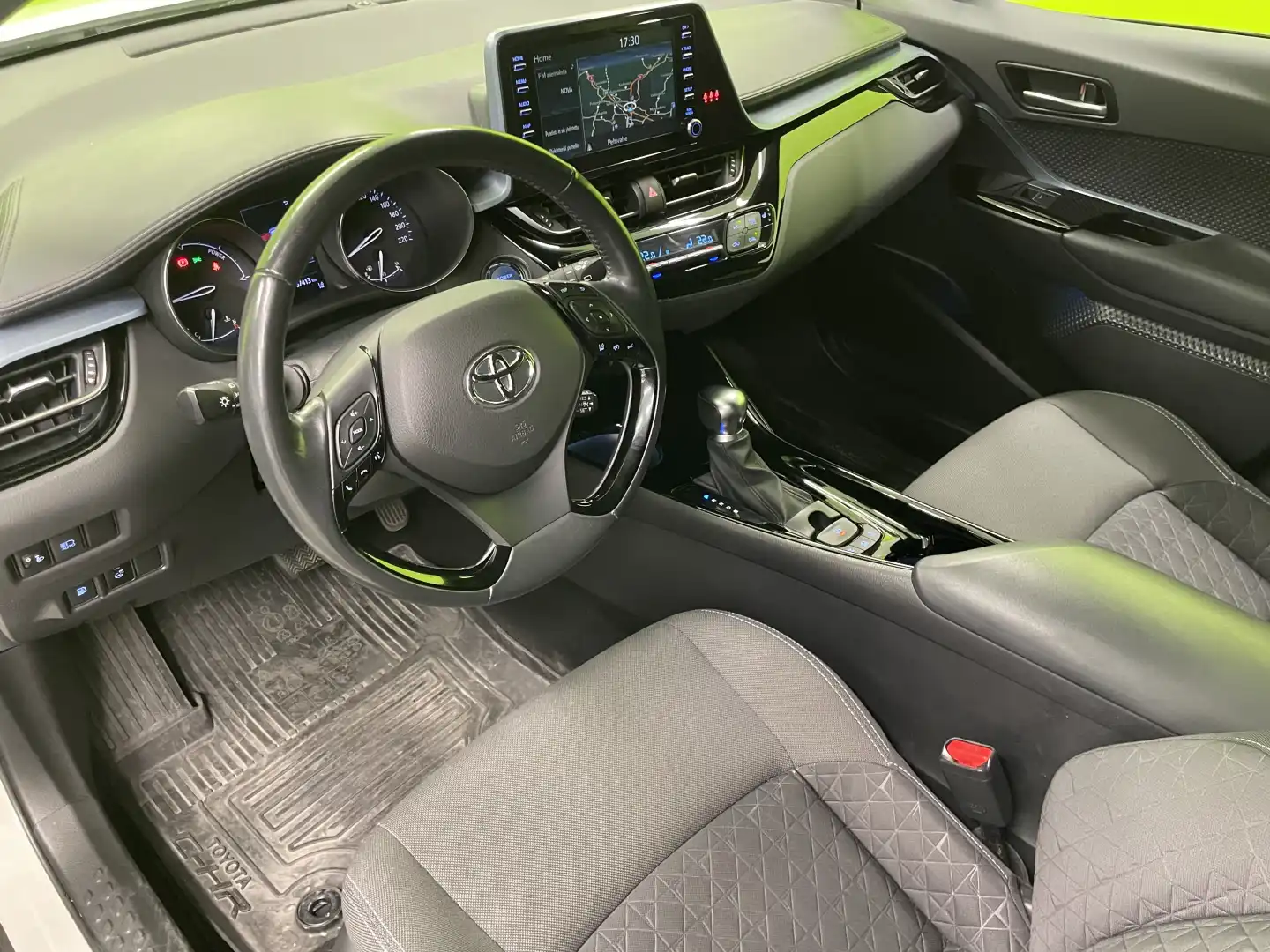 car-image