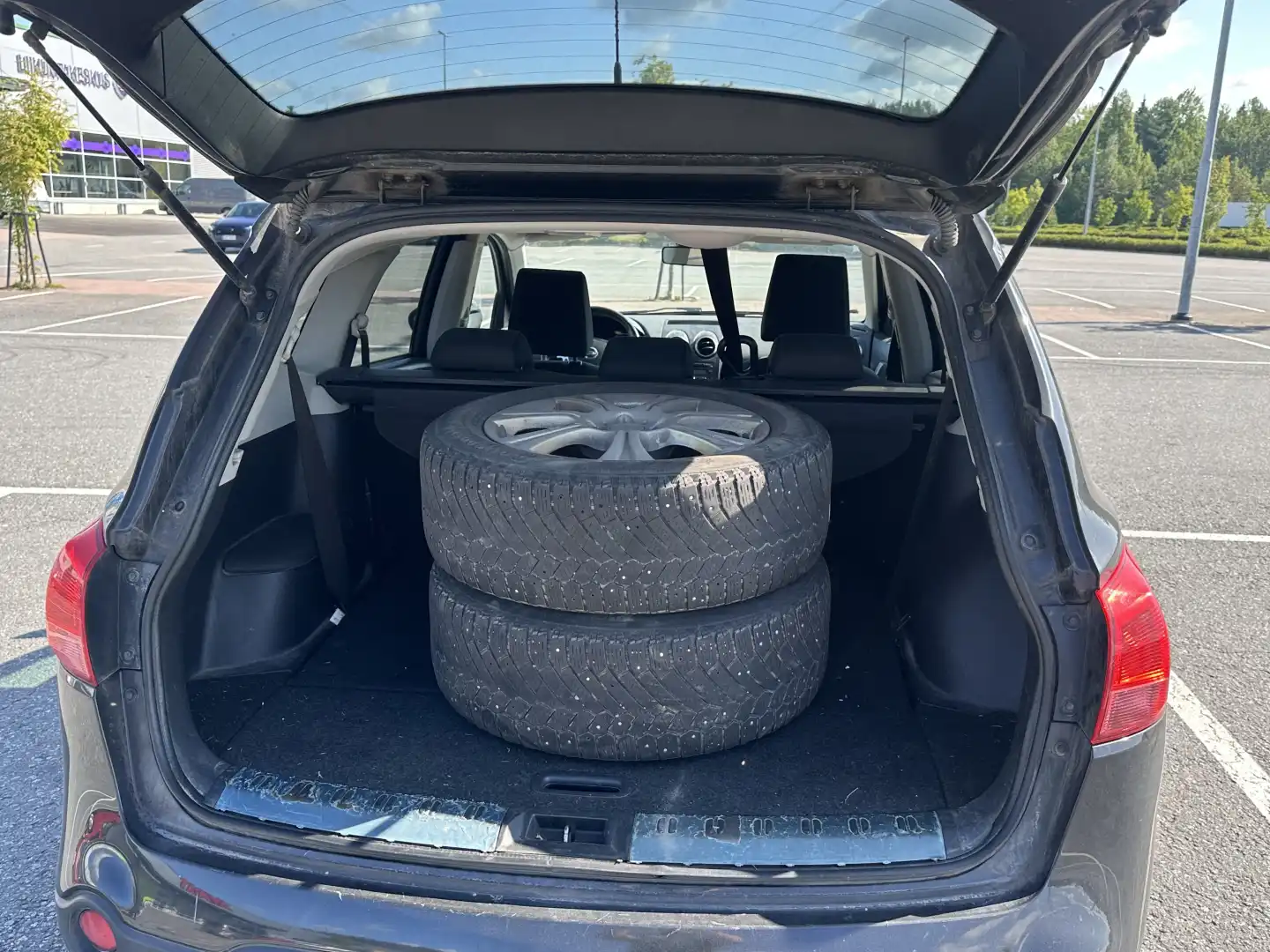 car-image