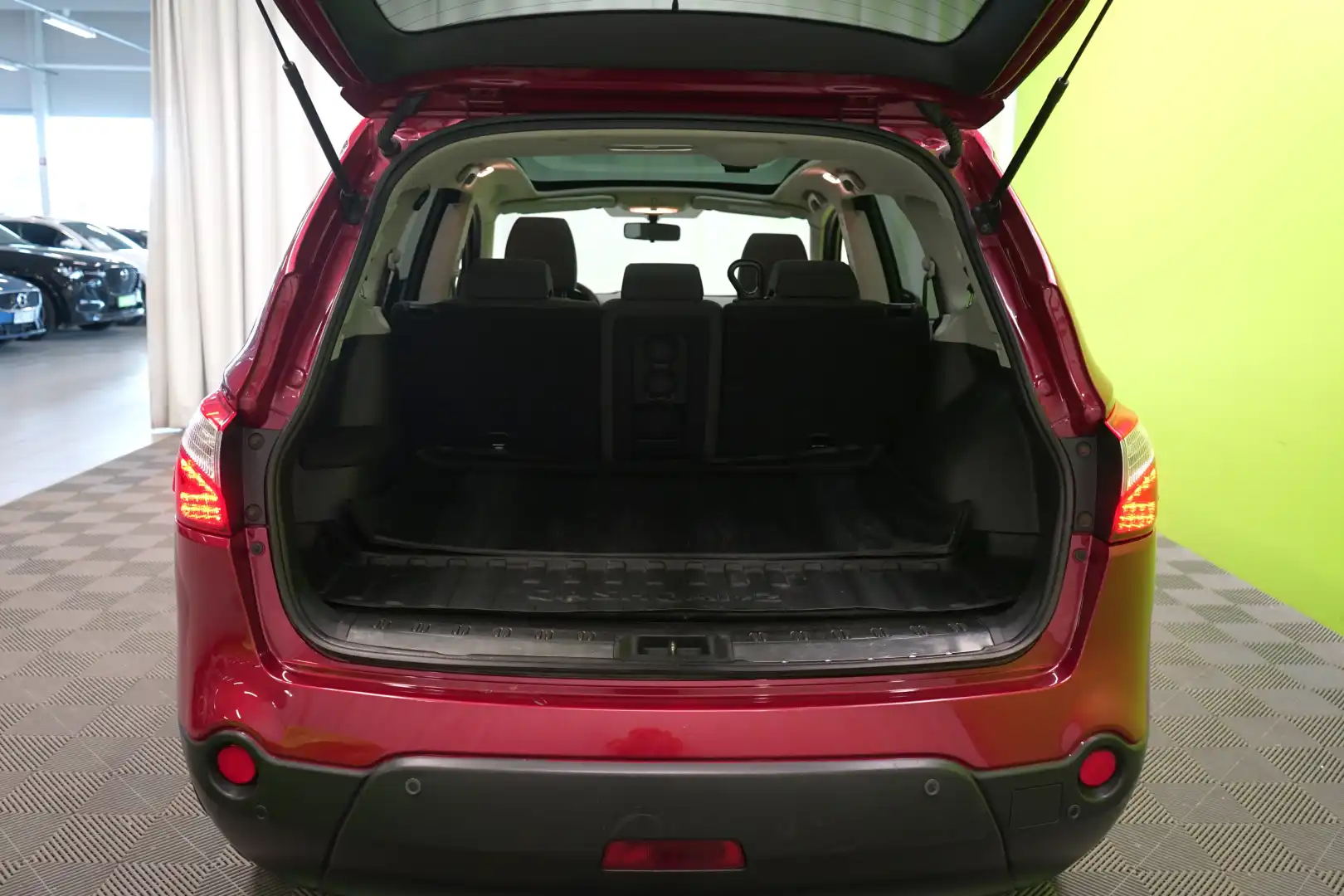 car-image