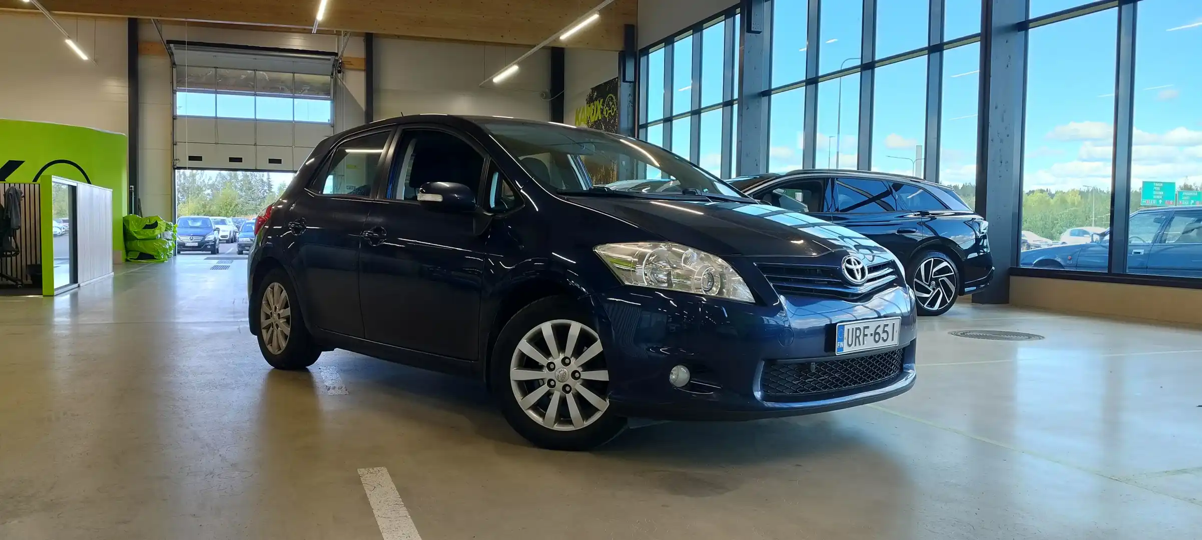 car-image