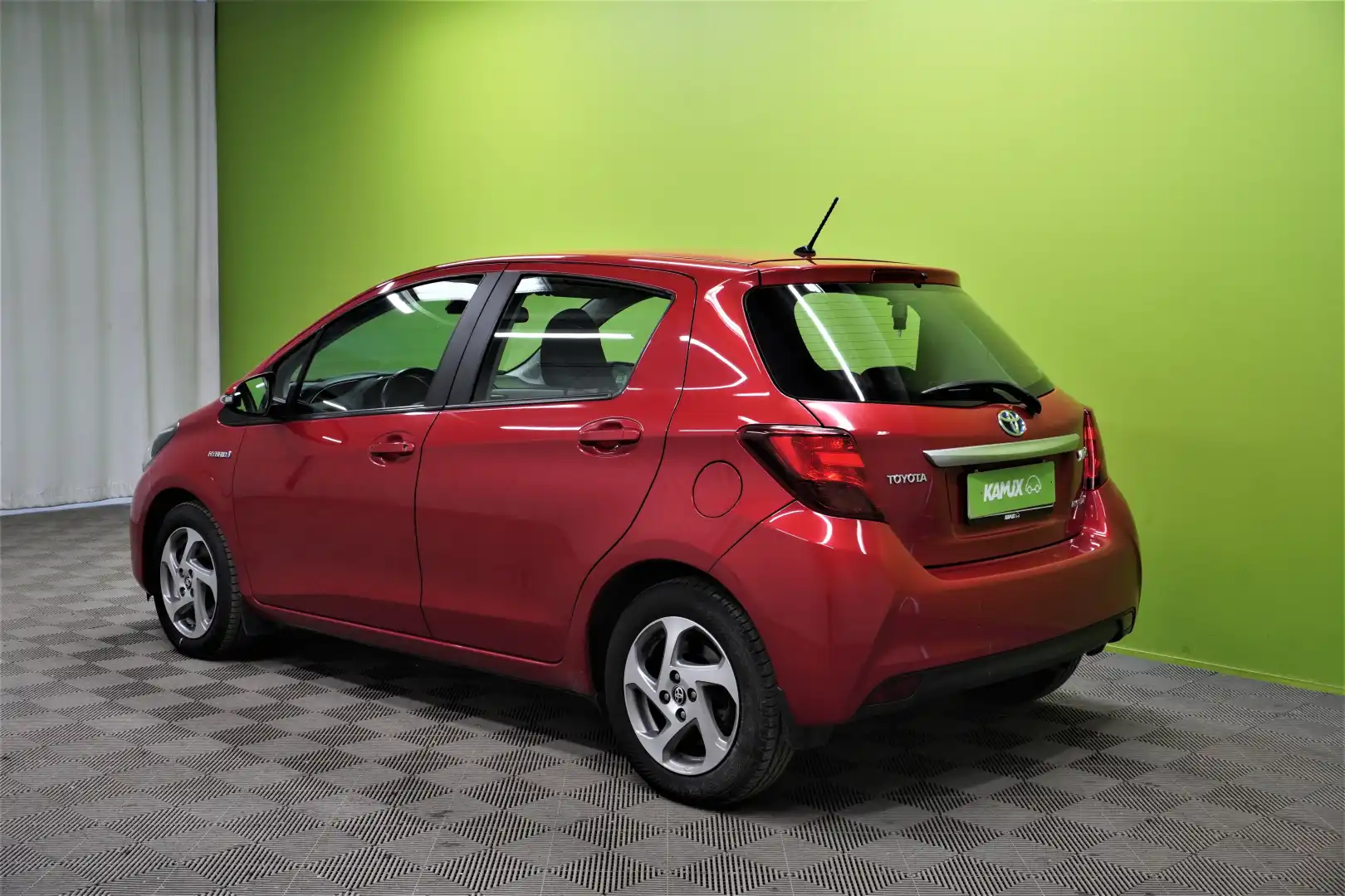 car-image