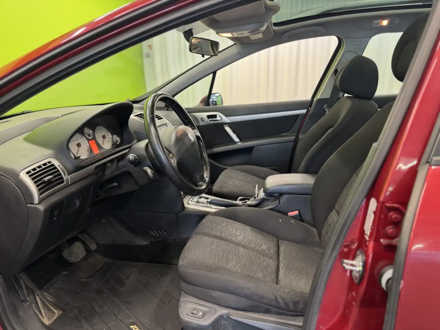 car-image