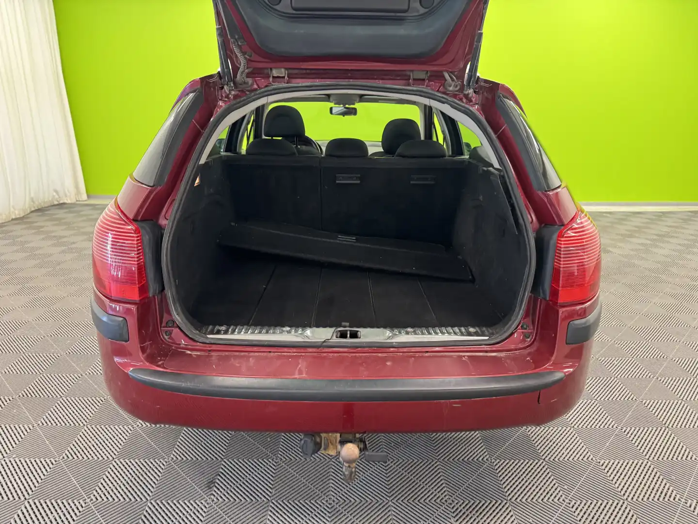 car-image