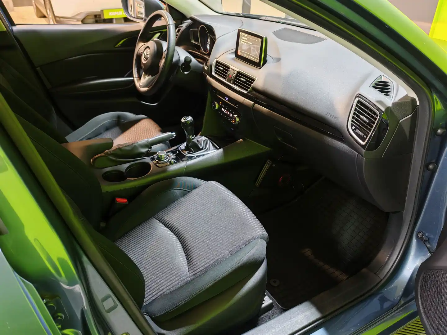 car-image