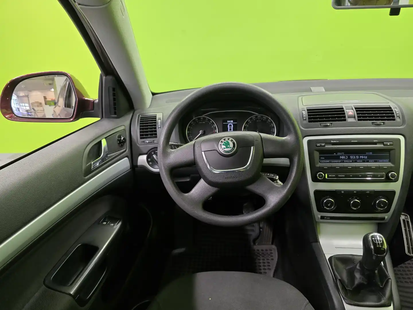 car-image