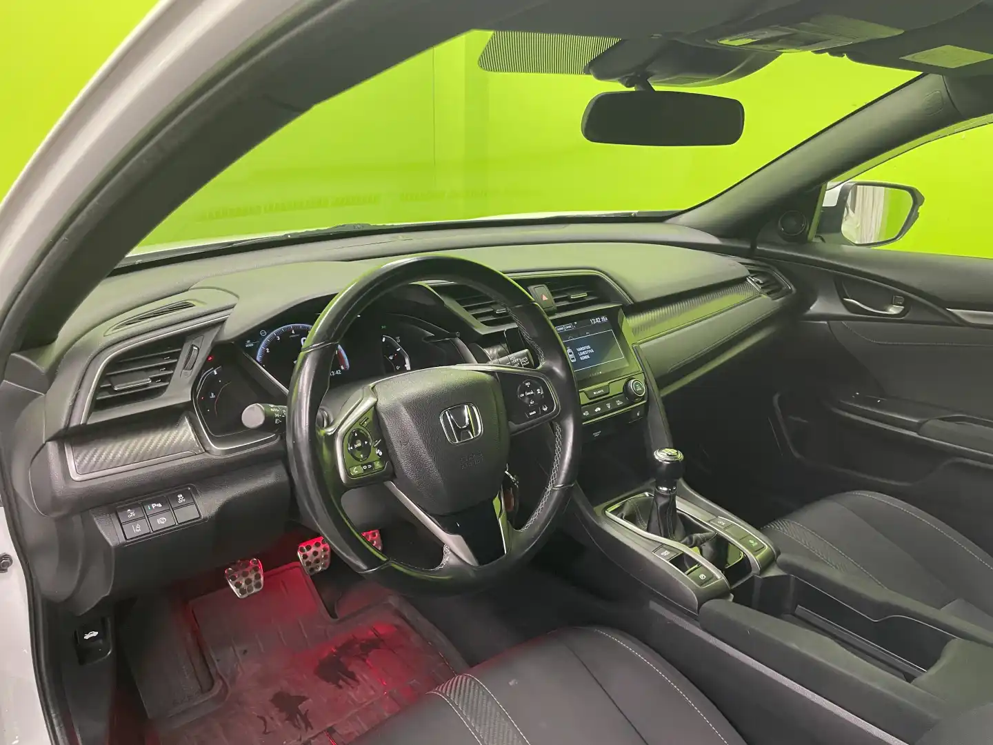 car-image