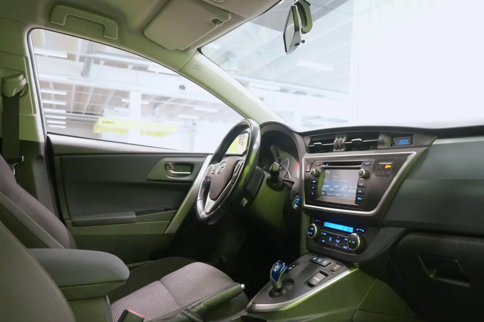 car-image
