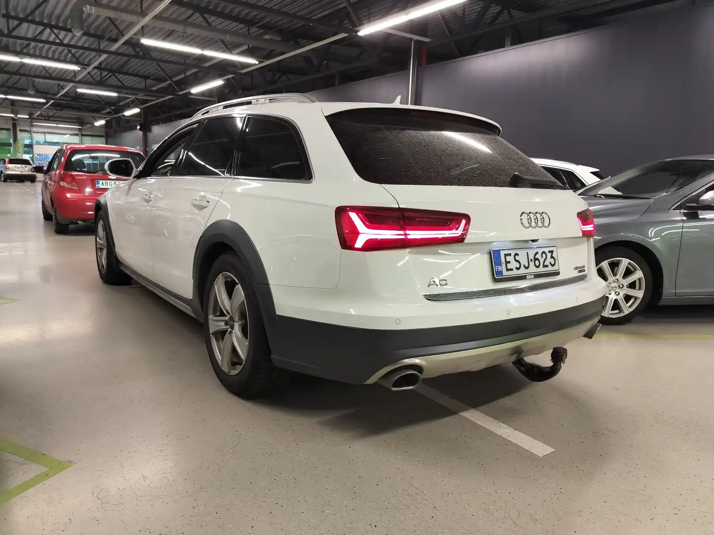 car-image