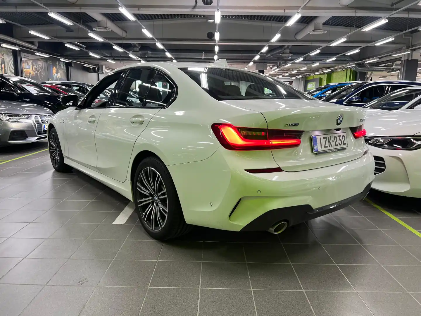 car-image