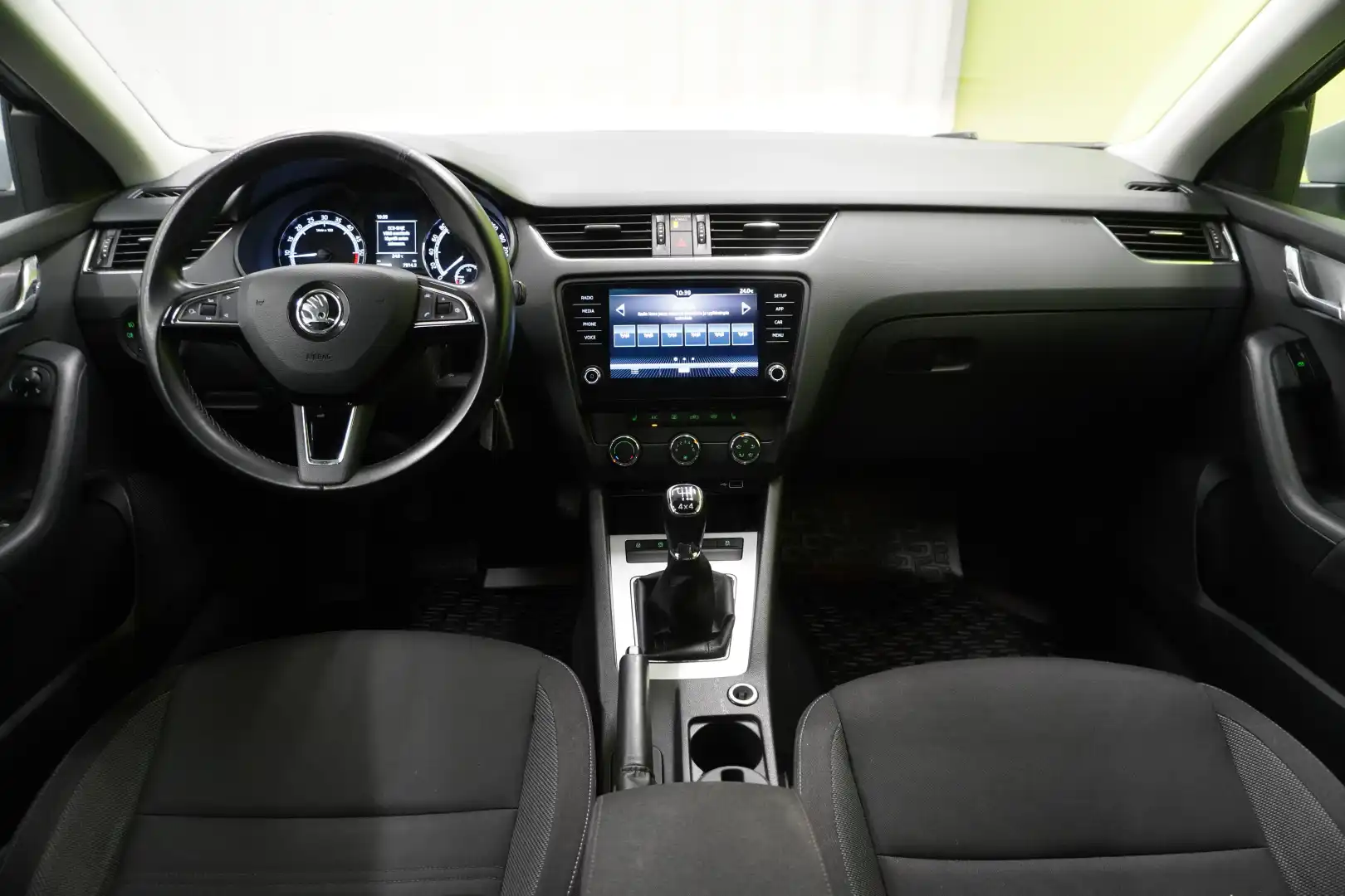car-image