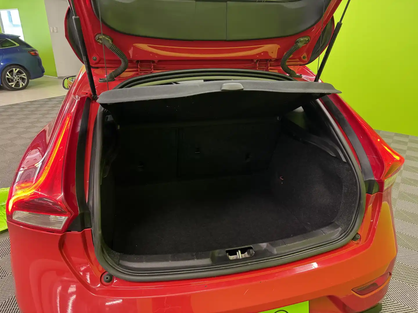 car-image