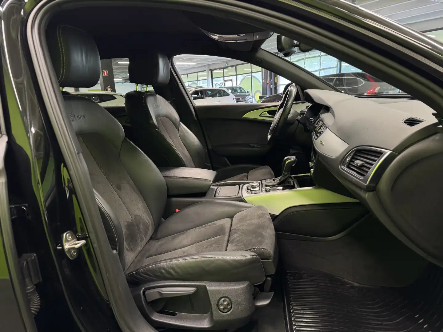 car-image