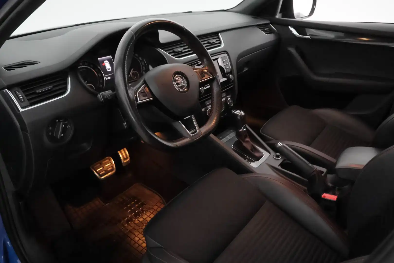 car-image