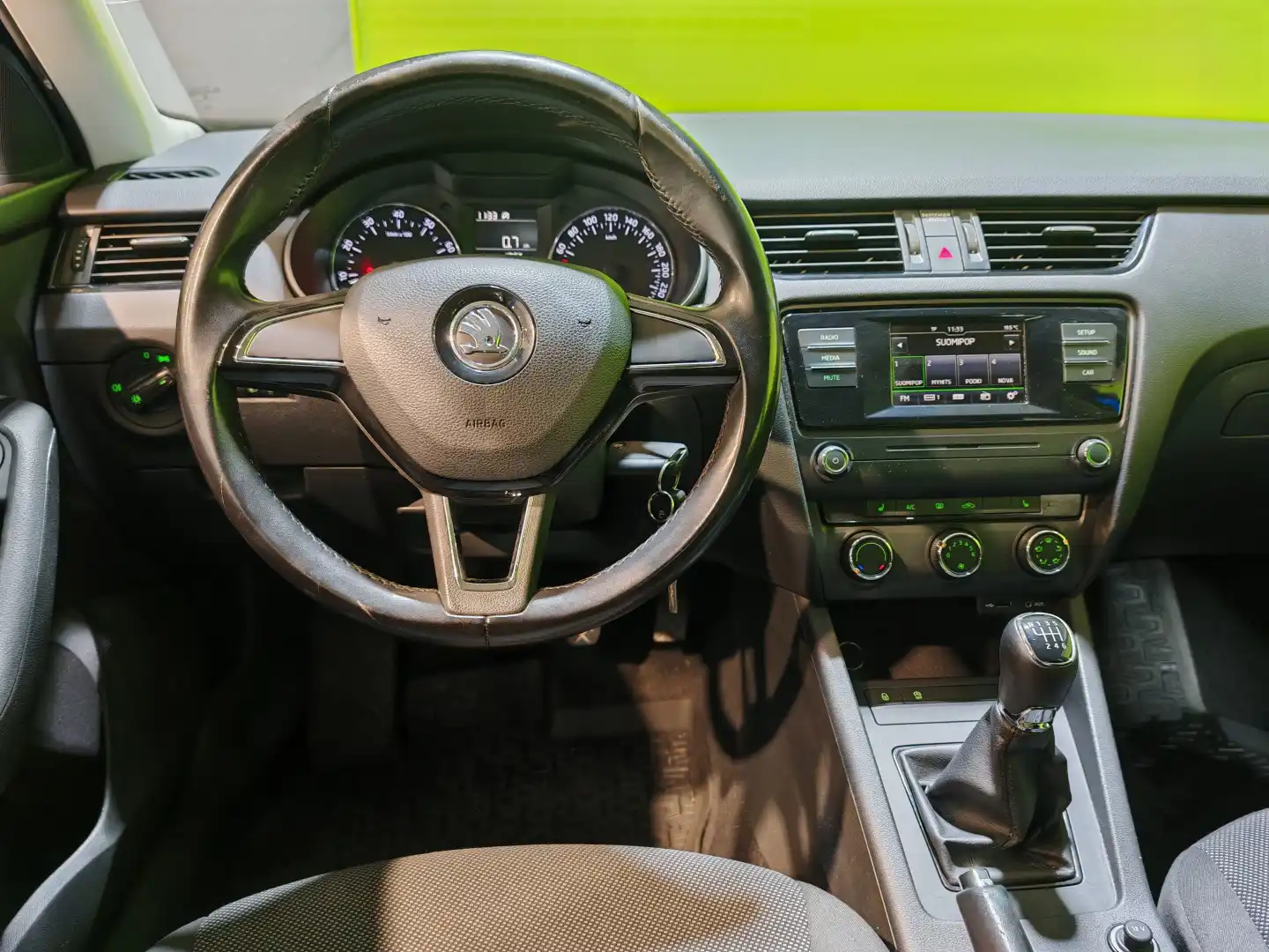 car-image