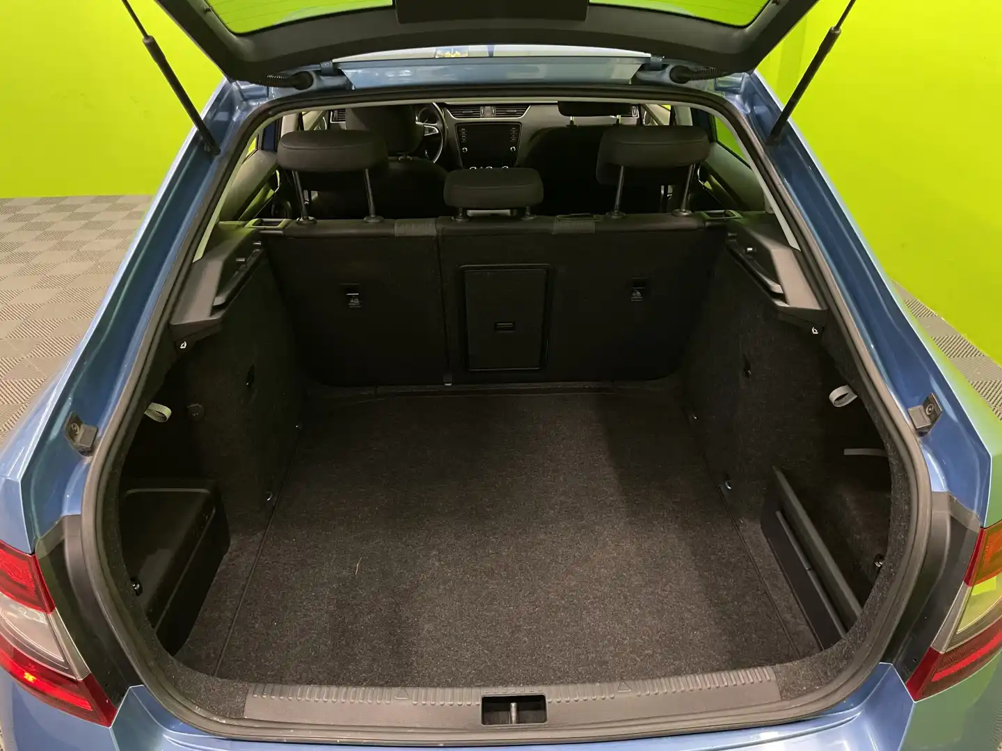 car-image