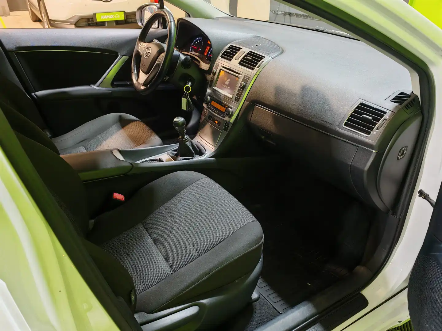 car-image