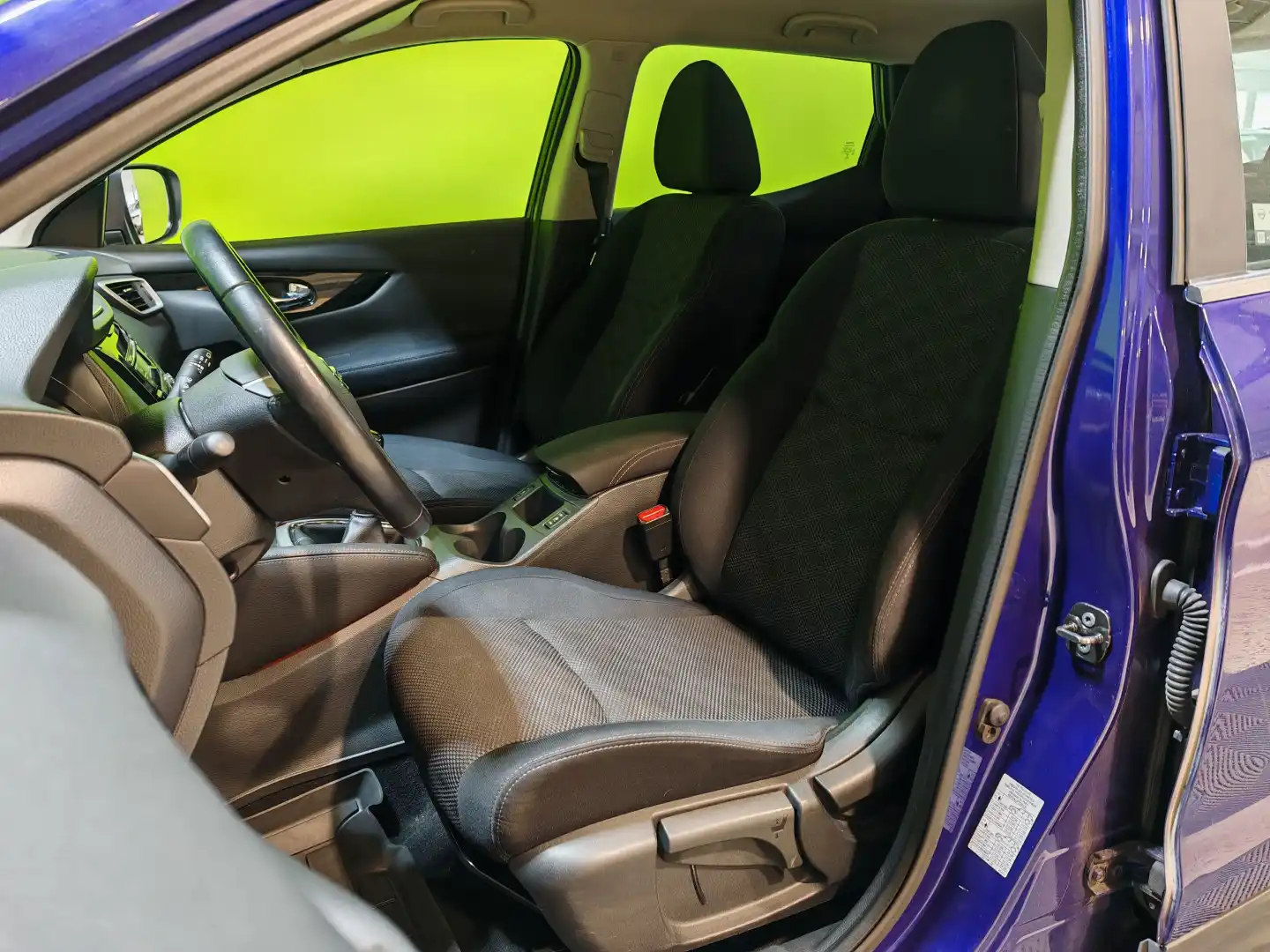car-image