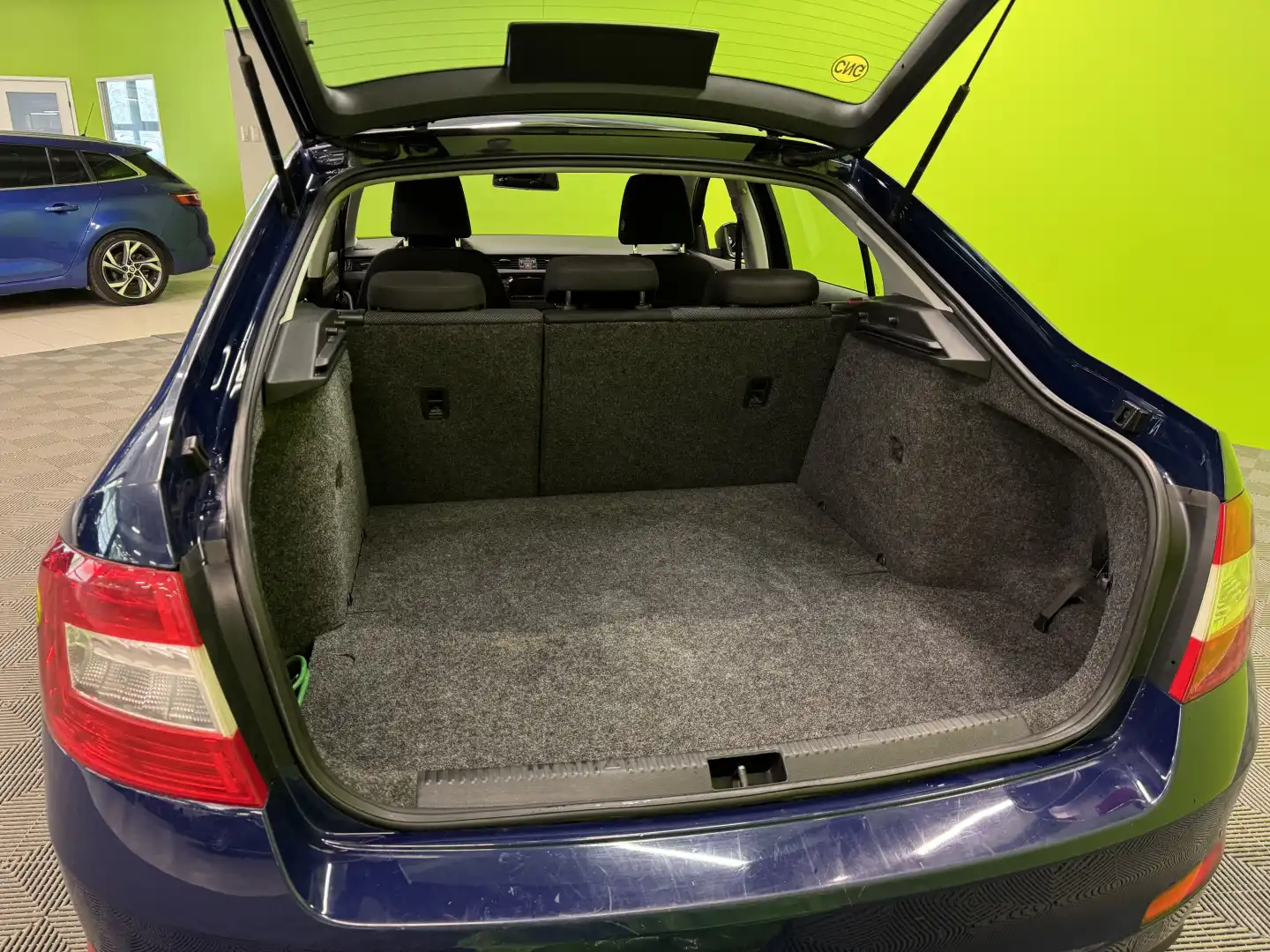 car-image