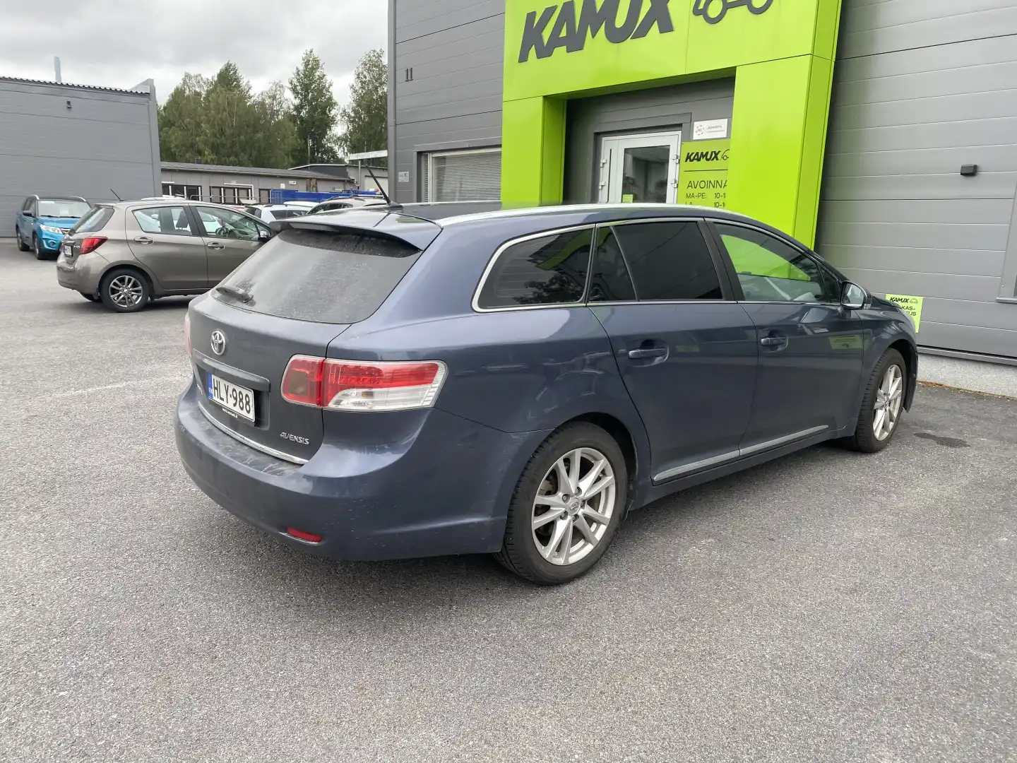 car-image