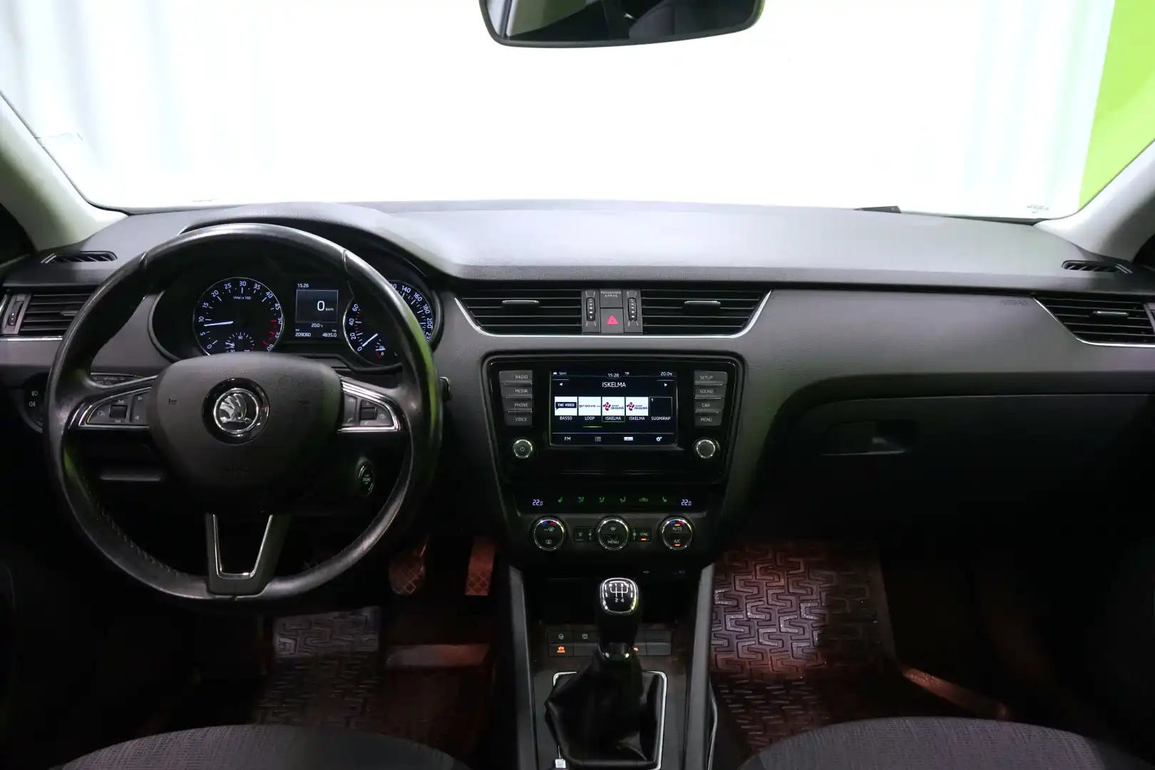 car-image
