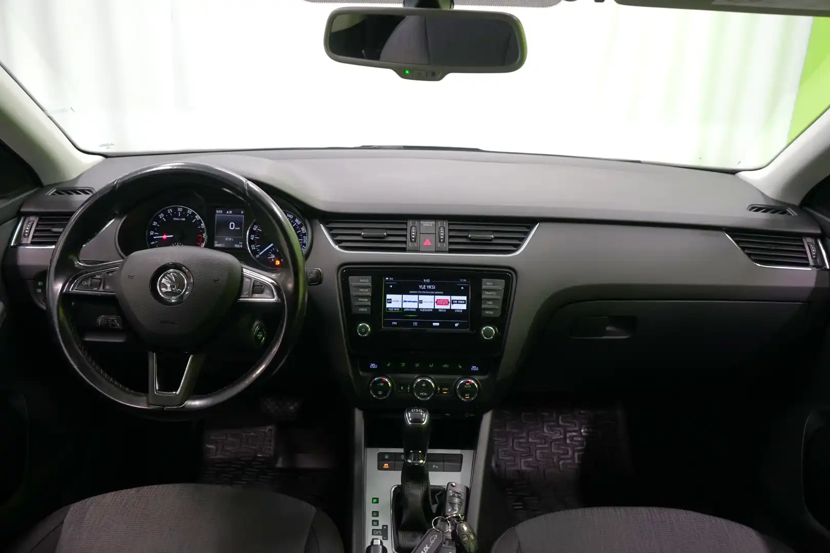 car-image