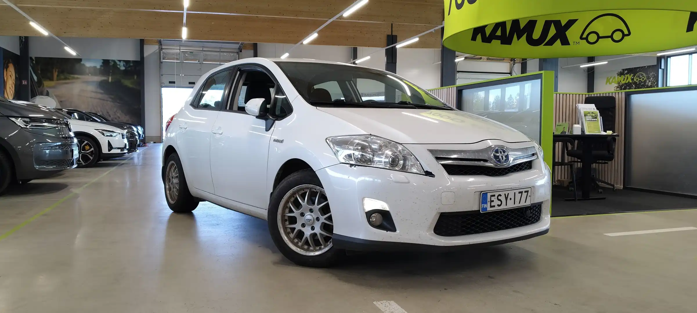 car-image