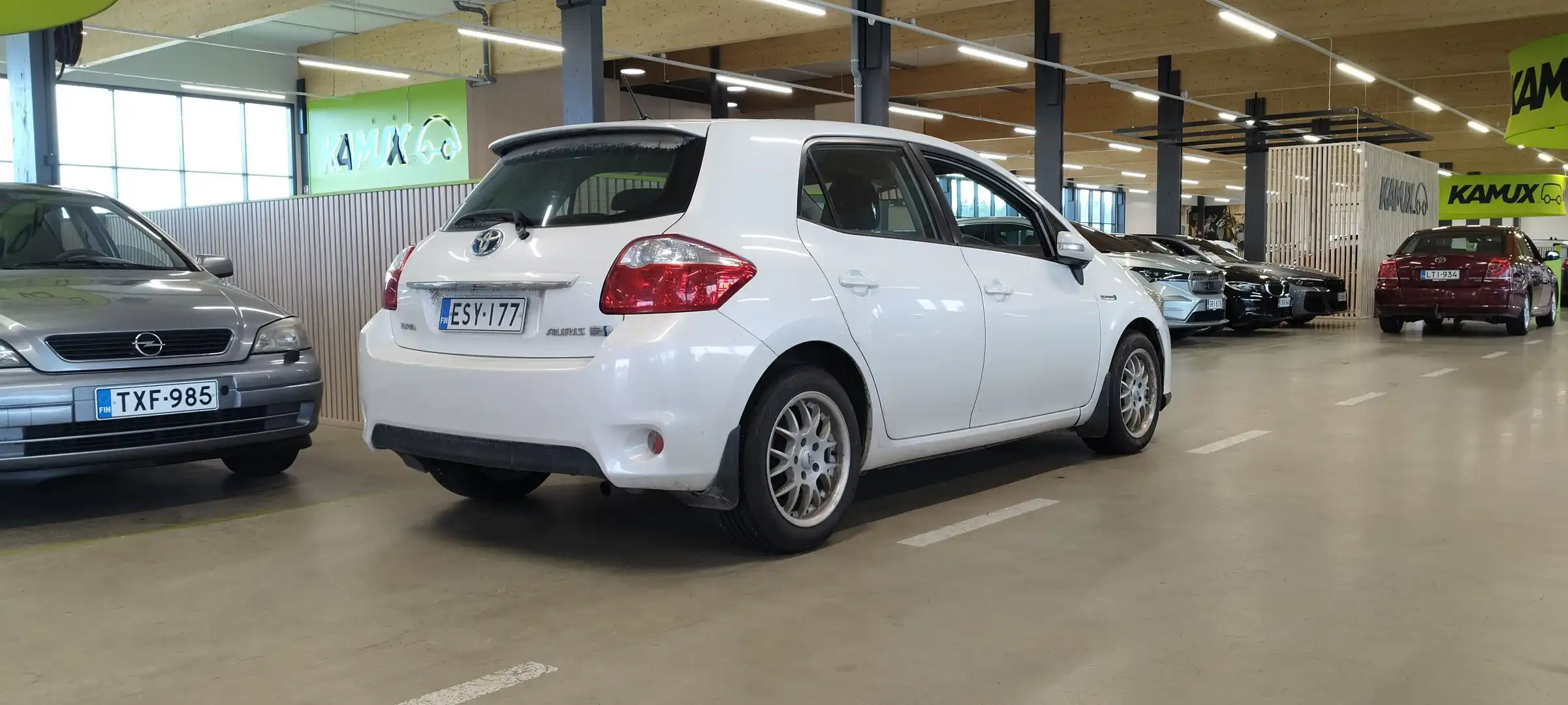 car-image